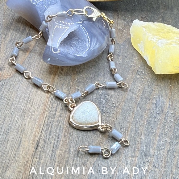 Alquimia Jewelry - BARELY THERE + AGATES + Gold and Gray Stone Bracelet